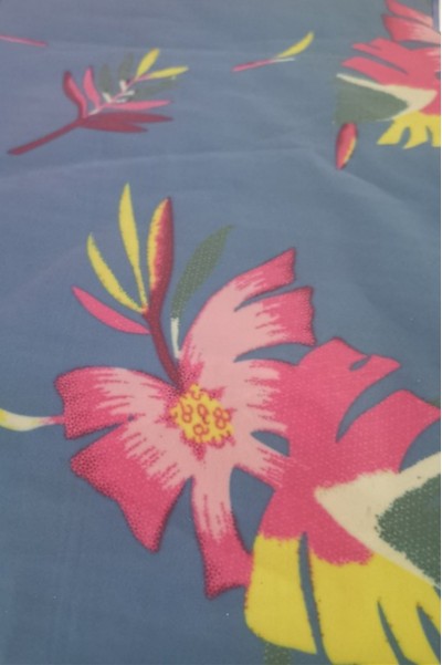 DG-CW  UV-protective reflective fabric  Digital color printing  Polyester fiber  Luminous, iridescent reflective material  Colorful windbreaker jacket fabric  Size: 1400mm  Weight: 80g side view